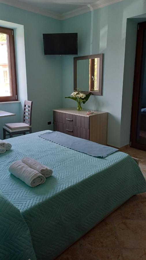 Core A Core Rooms Santo Stefano del Sole Bagian luar foto